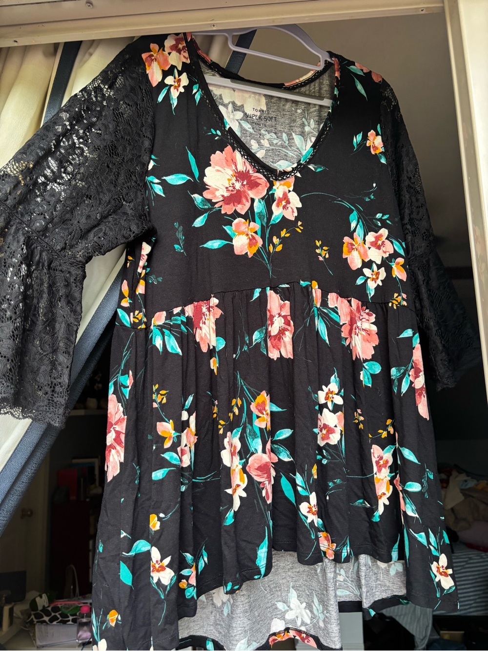 torrid Black Floral Lace-Sleeve Peplum Tunic